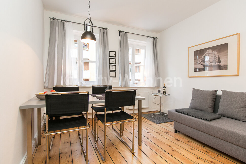 furnished apartement for rent in Hamburg Neustadt/Markusstraße.  living & dining
