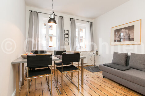 furnished apartement for rent in Hamburg Neustadt/Markusstraße. living & dining