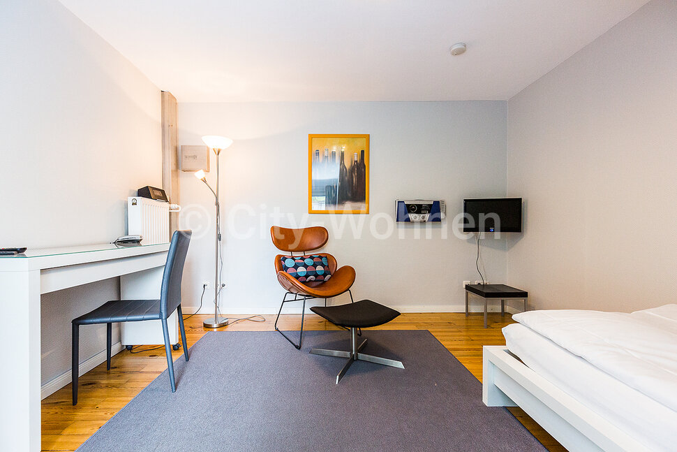 furnished apartement for rent in Hamburg Barmbek/Tieloh.  living & sleeping