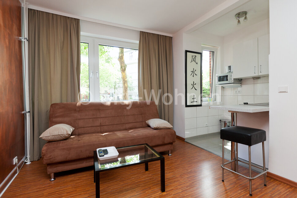 moeblierte Wohnung mieten in Hamburg Eimsbüttel/Eidelstedter Weg.  Wohnzimmer