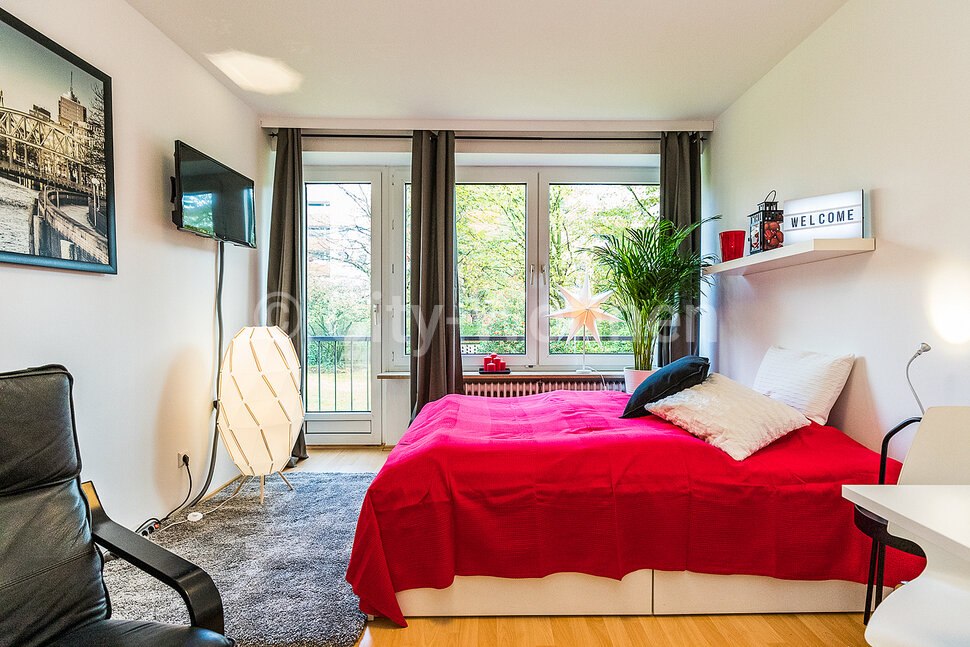 furnished apartement for rent in Hamburg Hoheluft/Troplowitzstraße.  living & dining