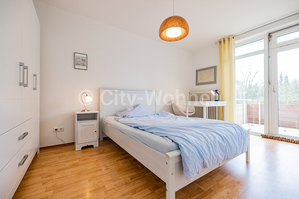 Furnished apartment with two balconies and underground parking space in