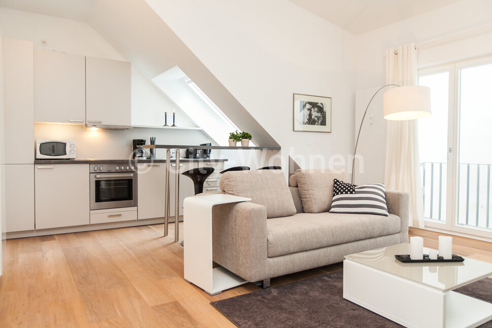 moeblierte Wohnung mieten in Hamburg Rotherbaum/Rothenbaumchaussee. Wohnzimmer
