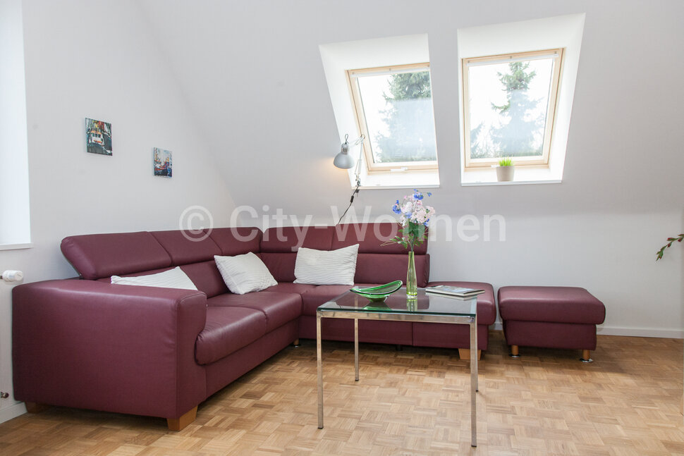 moeblierte Wohnung mieten in Hamburg Blankenese/Eichendorffstraße.  Wohnzimmer