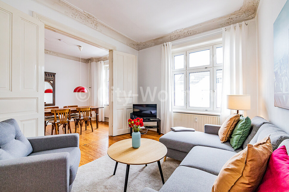 furnished apartement for rent in Hamburg Ottensen/Hahnenkamp.  living room