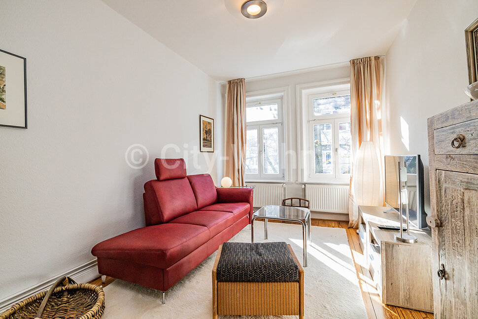 moeblierte Wohnung mieten in Hamburg Winterhude/Kaempsweg. Wohnzimmer