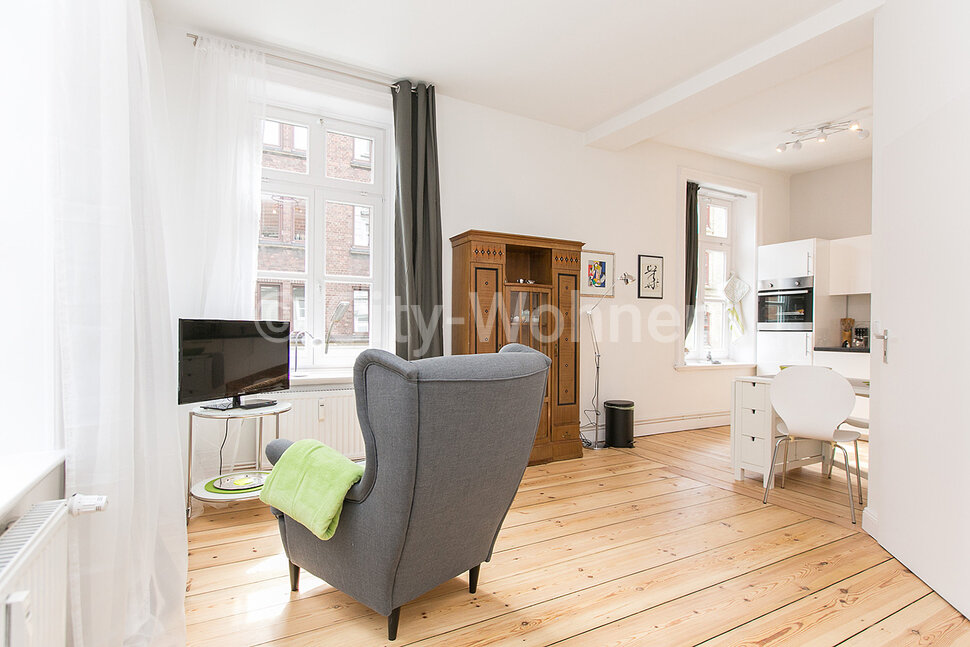 Sunny and furnished apartment right in the center of Hamburg City