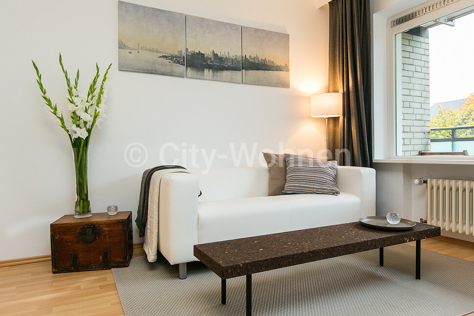 furnished apartement for rent in Hamburg Barmbek/Steilshooper Straße.  living & sleeping