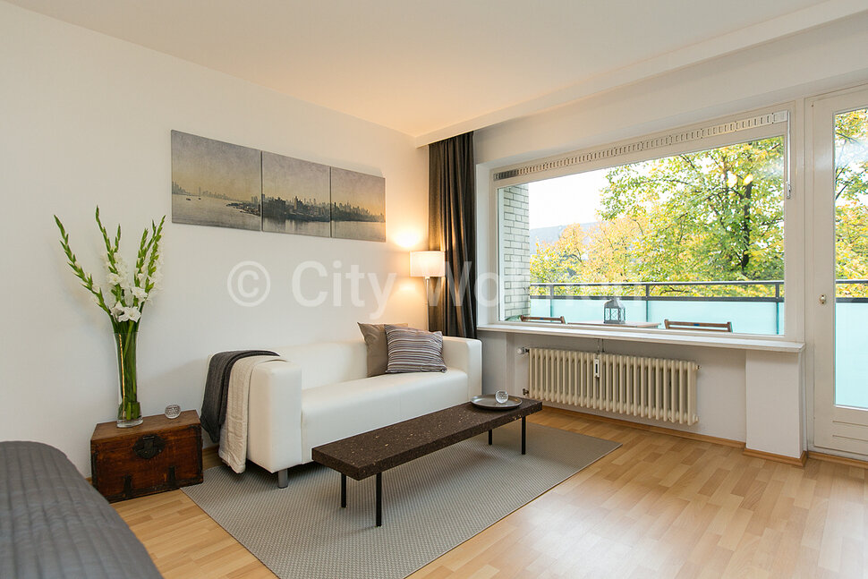 Modern möblierte Wohnung mit Balkon und Schwimmbadnutzung in Hamburg