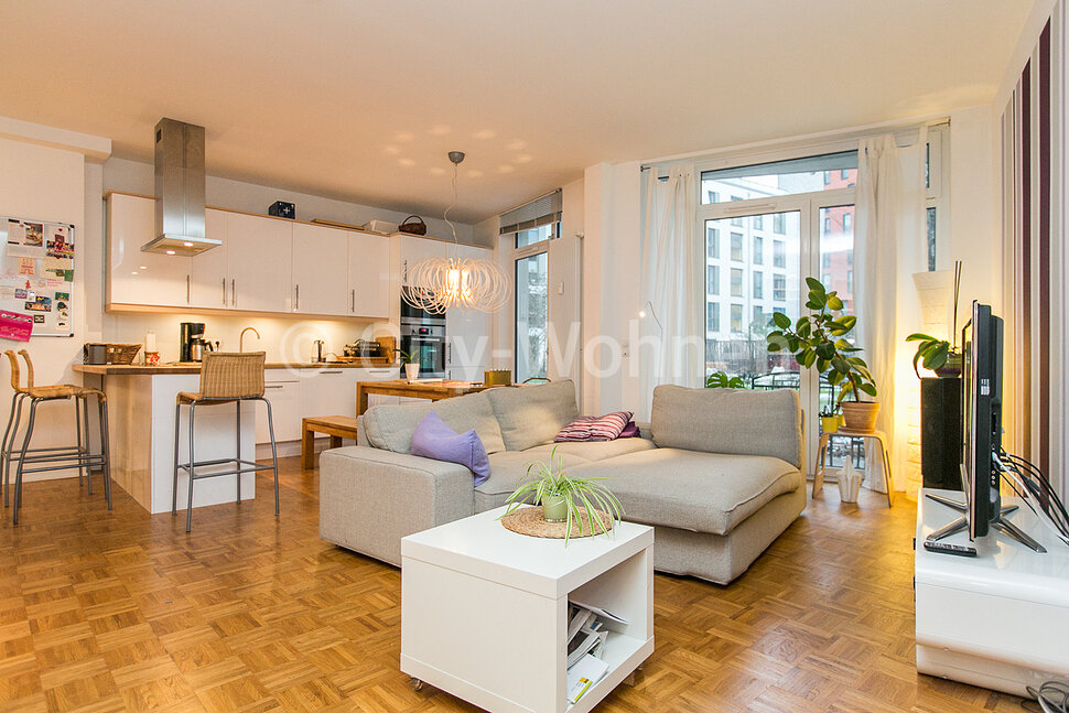 moeblierte Wohnung mieten in Hamburg Hafencity/Am Sandtorpark.  Wohnbereich