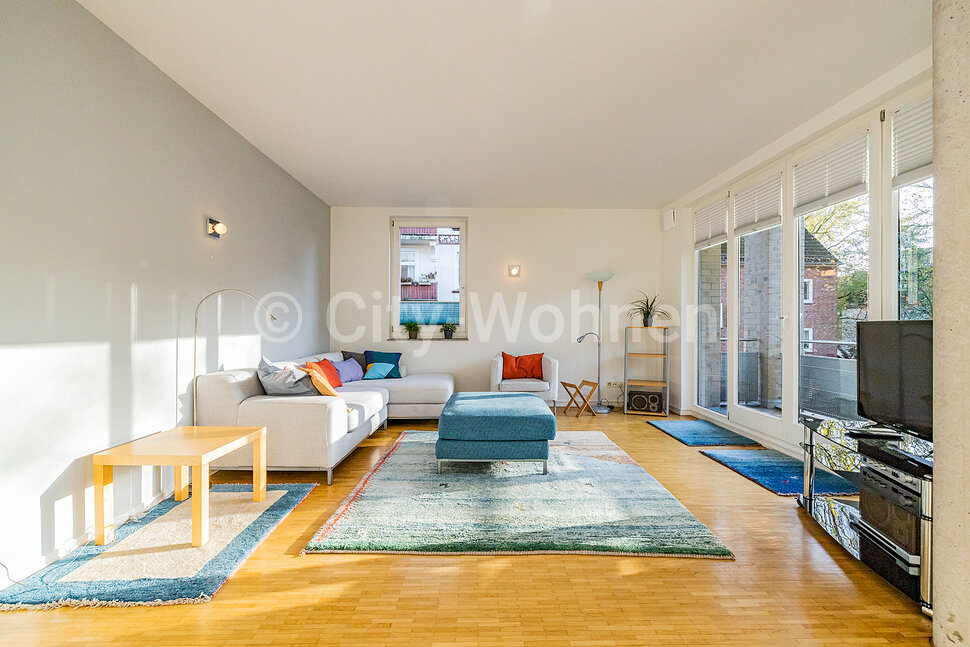 furnished apartement for rent in Hamburg Eimsbüttel/Sillemstraße.  living & sleeping
