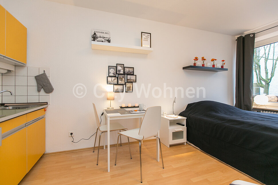 furnished apartement for rent in Hamburg Hoheluft/Troplowitzstraße. living