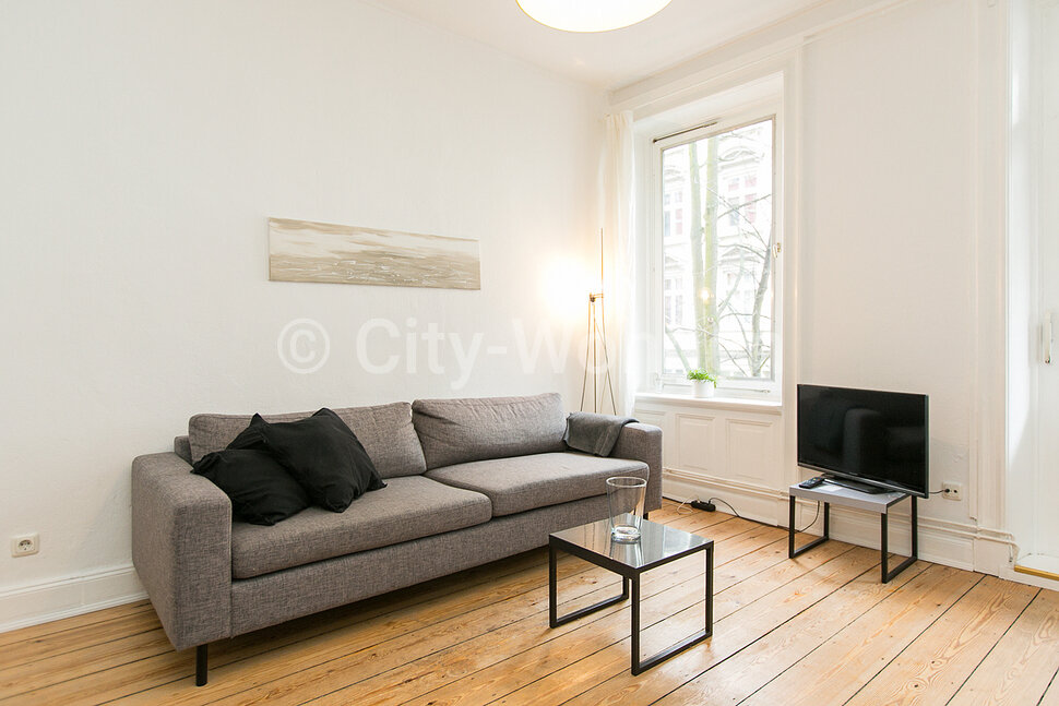 furnished apartement for rent in Hamburg Karoviertel/Glashüttenstraße.  living & dining