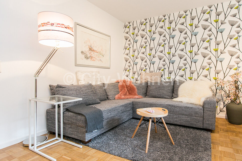 furnished apartement for rent in Hamburg Stellingen/Basselweg. living & dining