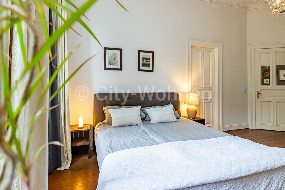 Schick eingerichtete, großzügige Altbauwohnung mit individuellem Flair ...