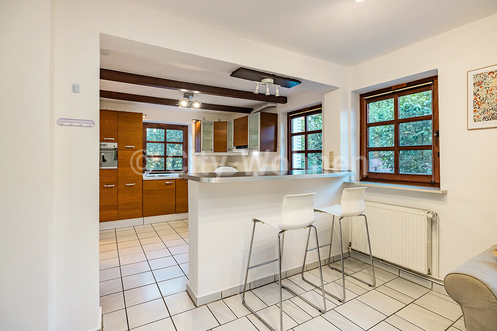 Furnished apartment in a cozy house with a thatched roof in Hamburg ...