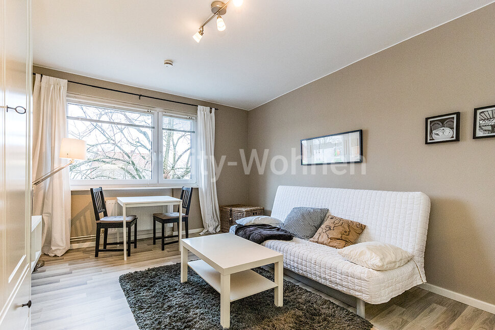 furnished apartement for rent in Hamburg Stellingen/Kieler Straße. living & sleeping
