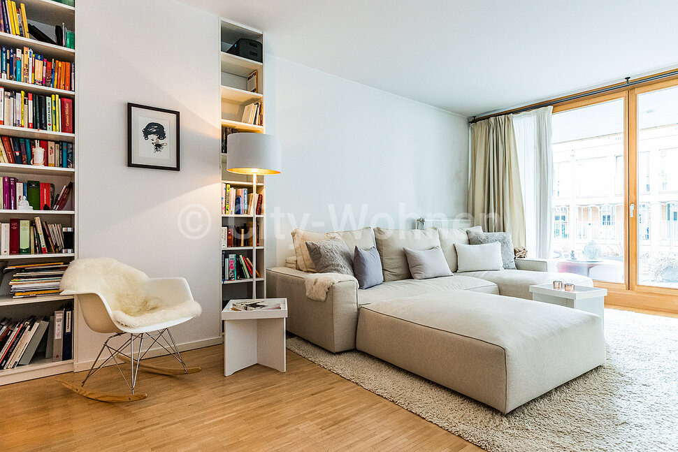 furnished apartement for rent in Hamburg St. Pauli/Seewartenstraße.  living & dining