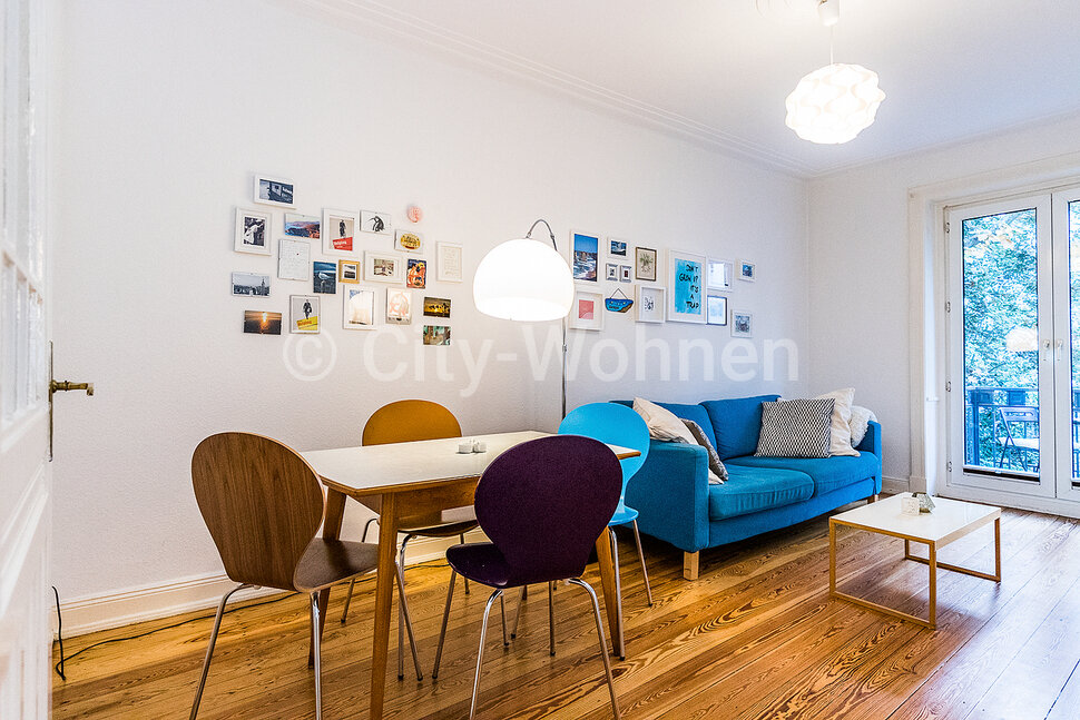 furnished apartement for rent in Hamburg Winterhude/Himmelstraße.  living & dining 3