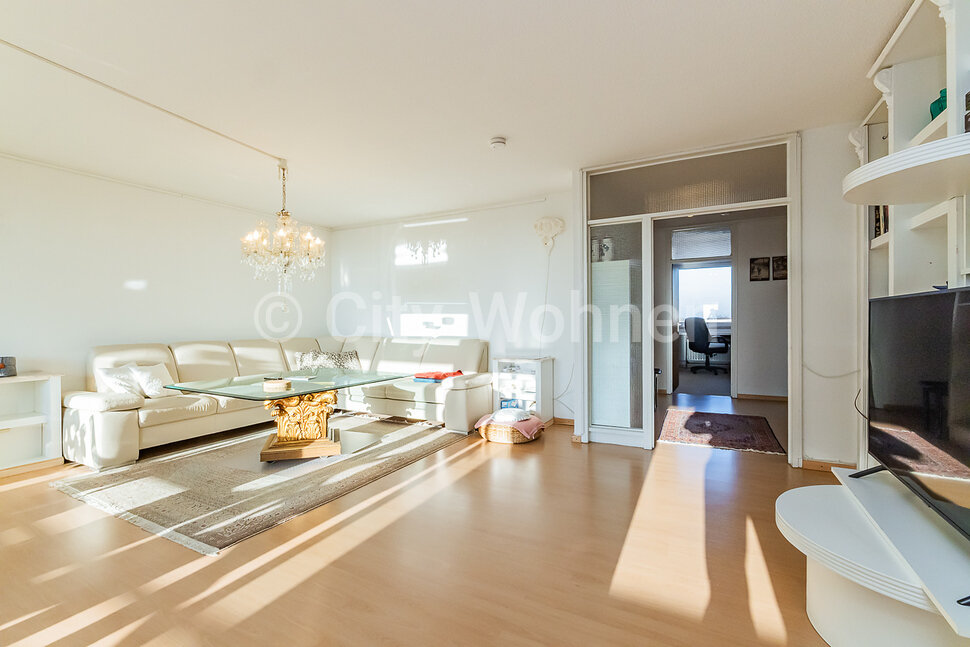 Komplett möblierte 3,5-Zimmerwohnung in der Endetage mit Blick aufs Naturschutzgebiet - Foto 1