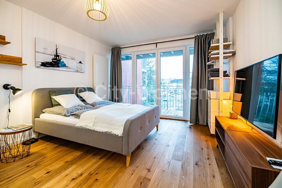 furnished apartement for rent in Hamburg Eppendorf/Tarpenbekstraße.  living & sleeping