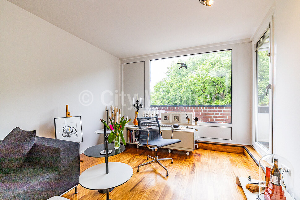 Furnished apartment with balcony and rooftop terrace, located in the green district Hamburg