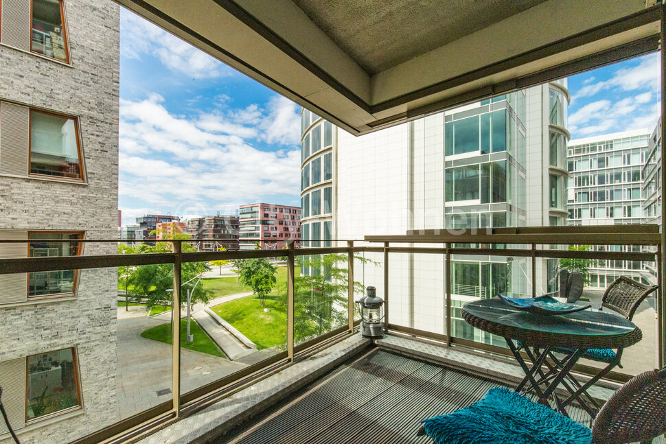 Alquilar apartamento amueblado en Hamburgo Hafencity/Am Sandtorpark.  balcón
