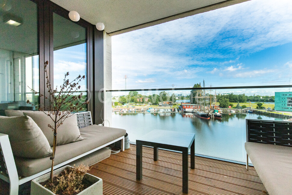 Directly on the waterfront, completely furnished apartment on the