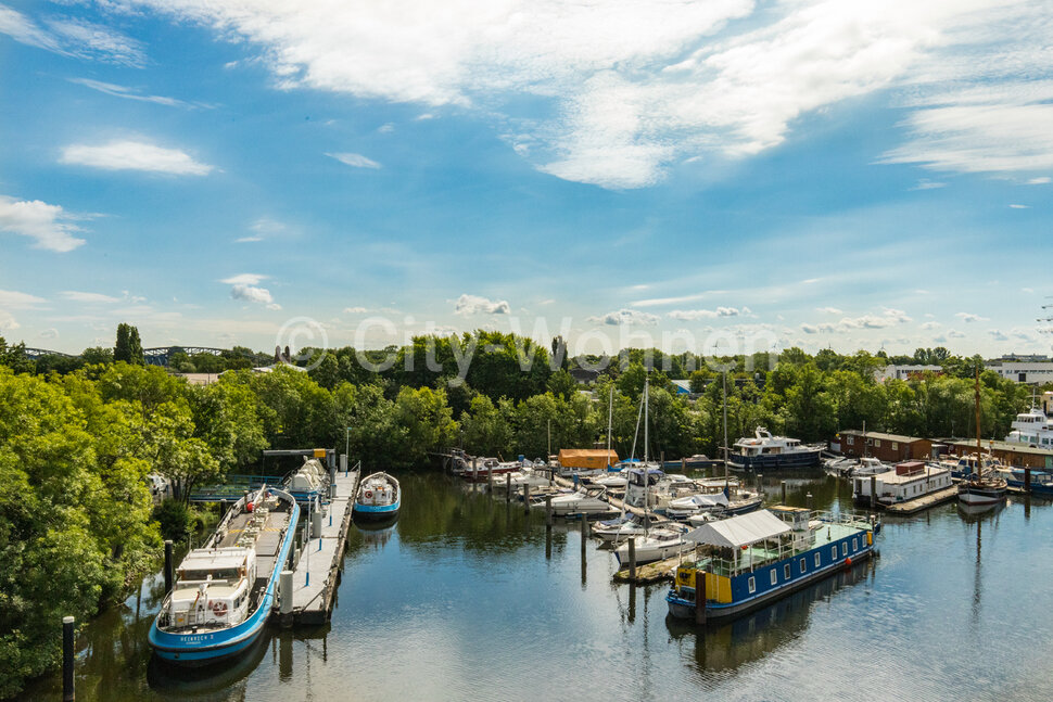 Directly on the waterfront, completely furnished apartment on the