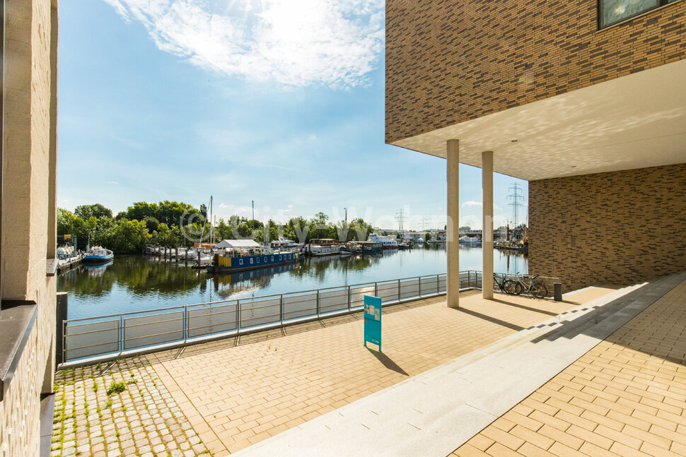 Directly on the waterfront, completely furnished apartment on the