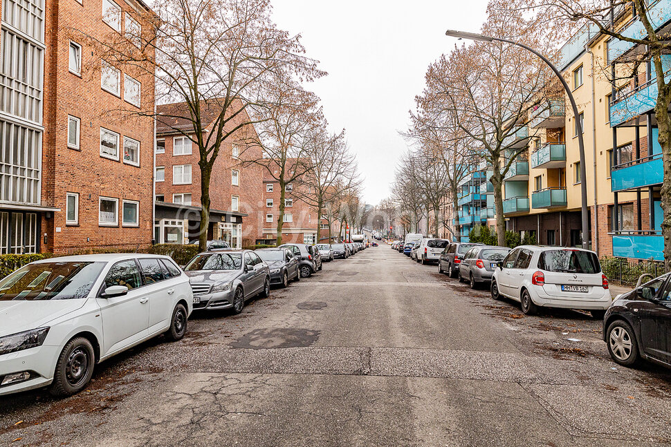 Offen gestaltete möblierte mit Dachterrasse in