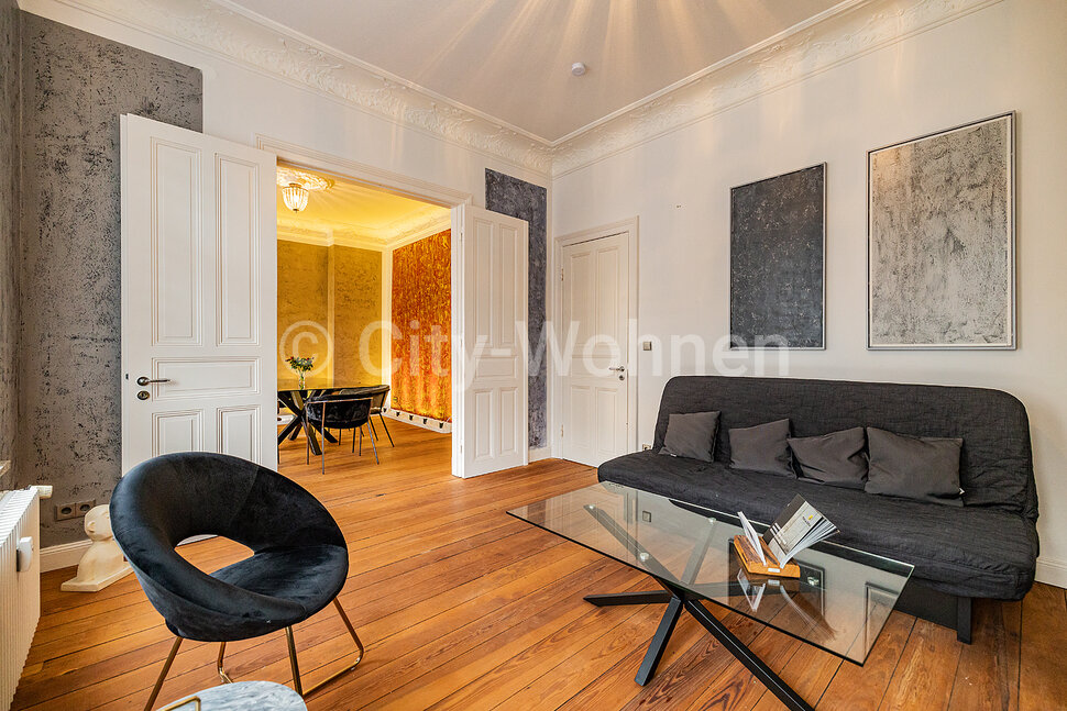 moeblierte Wohnung mieten in Hamburg Bergedorf/Holtenklinker Straße.  Wohnzimmer