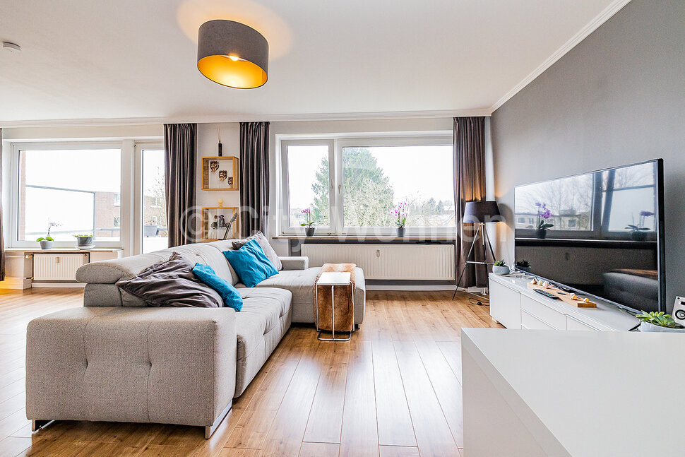 furnished apartement for rent in Hamburg Billstedt/Brockhausweg. living & dining