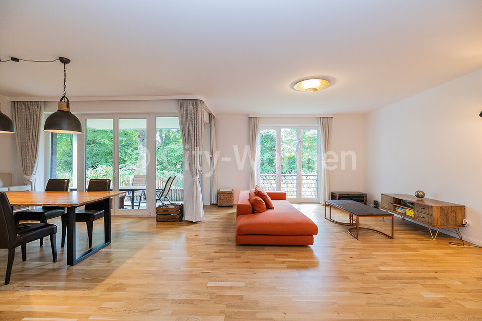 furnished apartement for rent in Hamburg Wellingsbüttel/Lockkoppel. living & dining