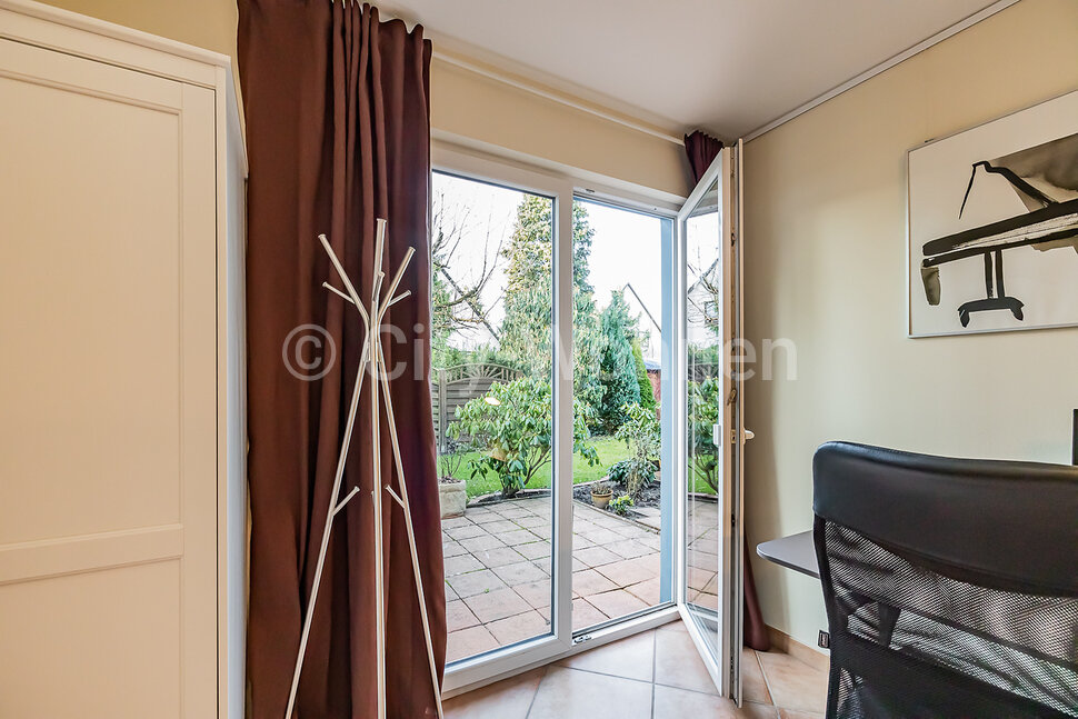 Komplett ausgestattetes Haus über zwei Etagen in Schenefeld bei Hamburg ...