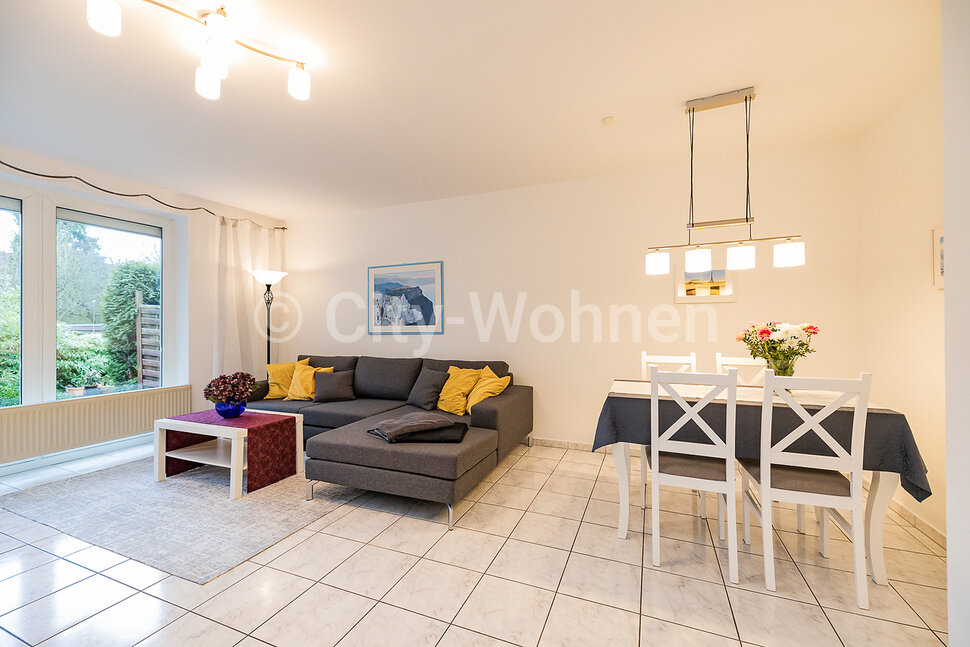 Furnished threebedroom duplex flat in Schenefeld directly on the
