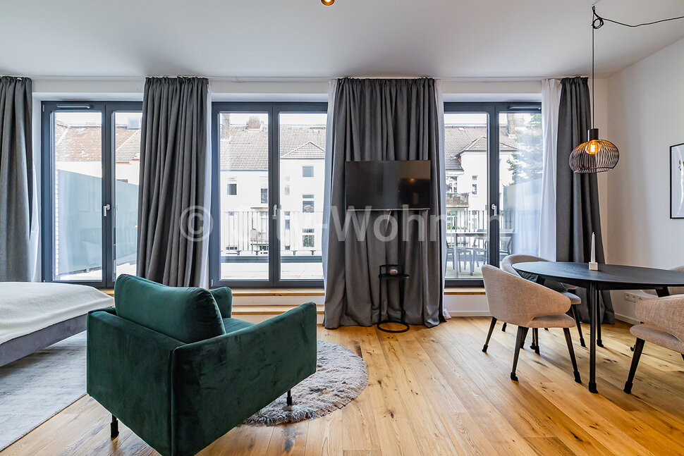 furnished apartement for rent in Hamburg Winterhude/Schenkendorfstraße. living & sleeping
