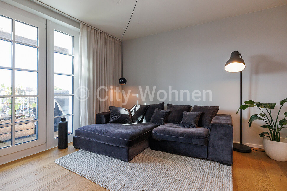 furnished apartement for rent in Hamburg Bahrenfeld/Kühnehöfe.  living & dining