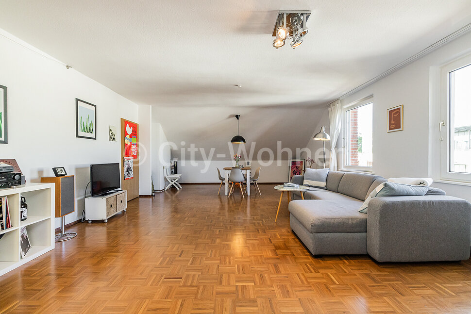 furnished apartement for rent in Hamburg Sternschanze/Bei der Schilleroper.  living & dining