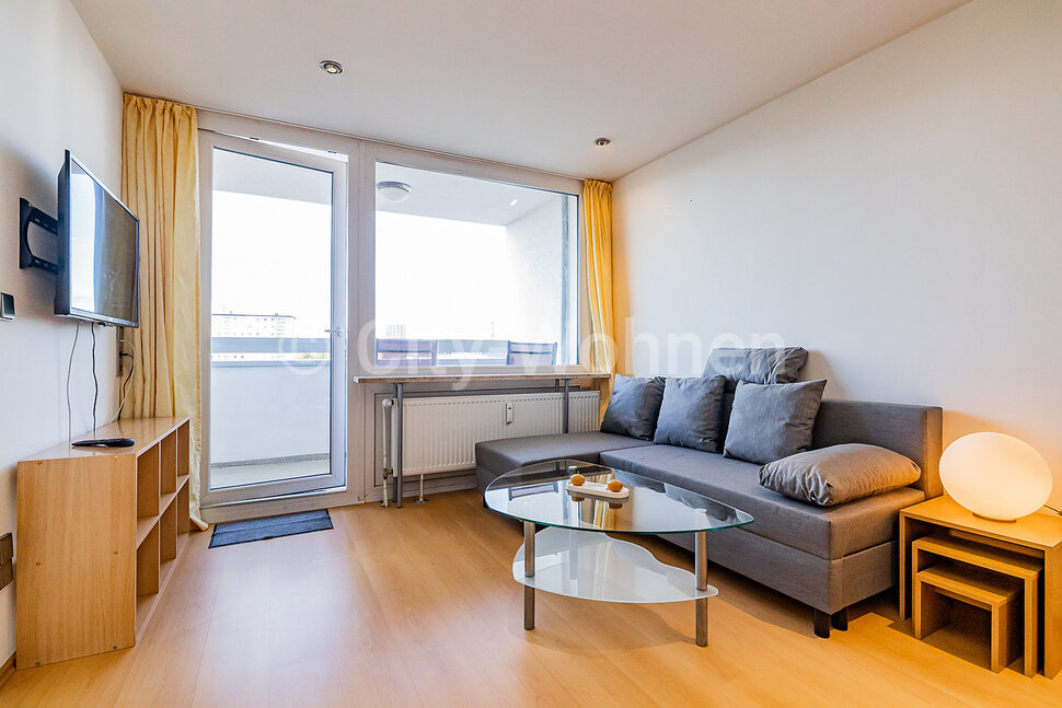 furnished apartement for rent in Hamburg St. Pauli/Reeperbahn.  living & dining