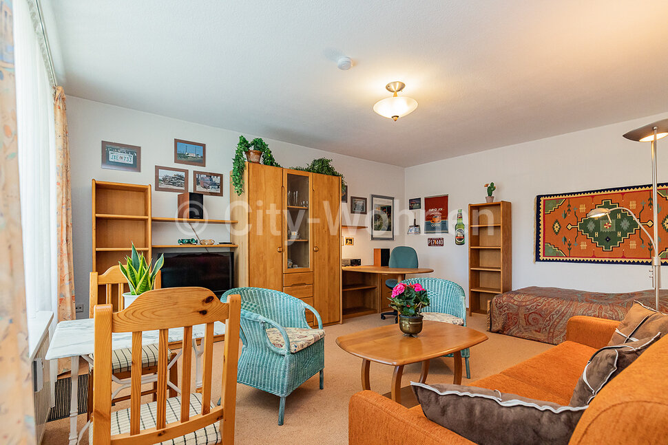 Furnished apartment with large westfacing balcony and parking place in