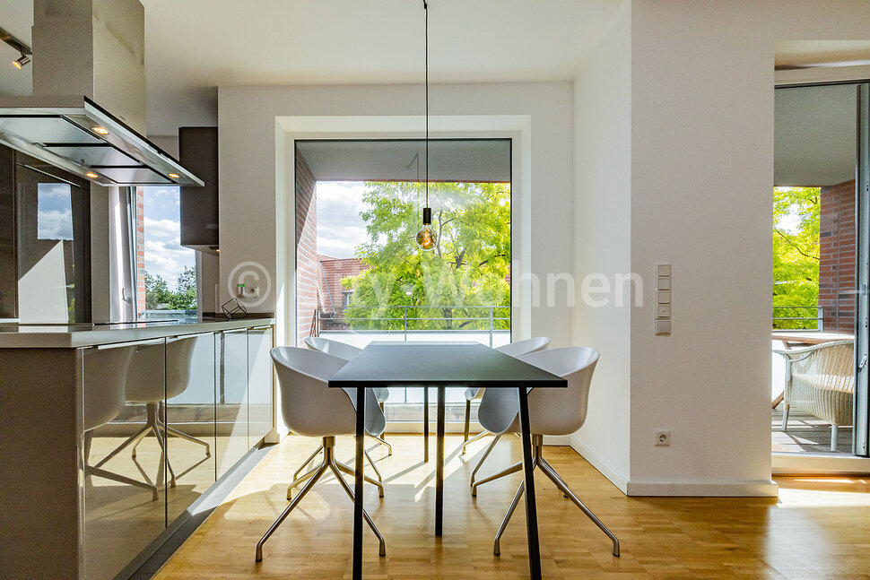 Modern equipped apartment with sunny balcony and garage parking space