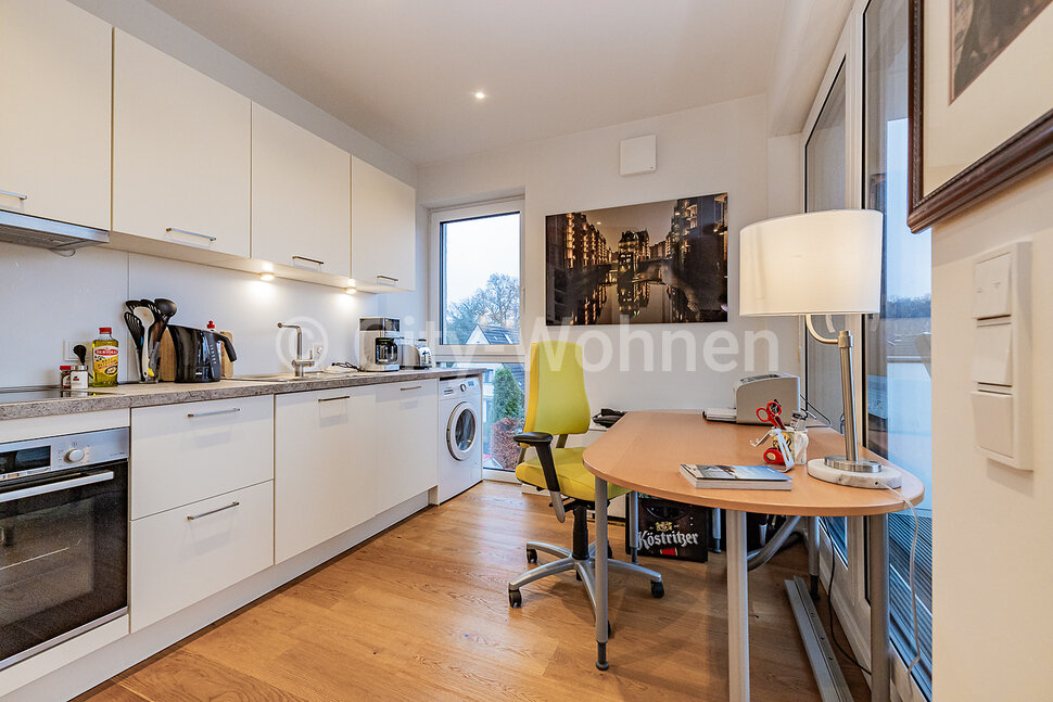 Lichtdurchflutete 2 Zimmer Wohnung mit Balkon und Parkplatz im grünen