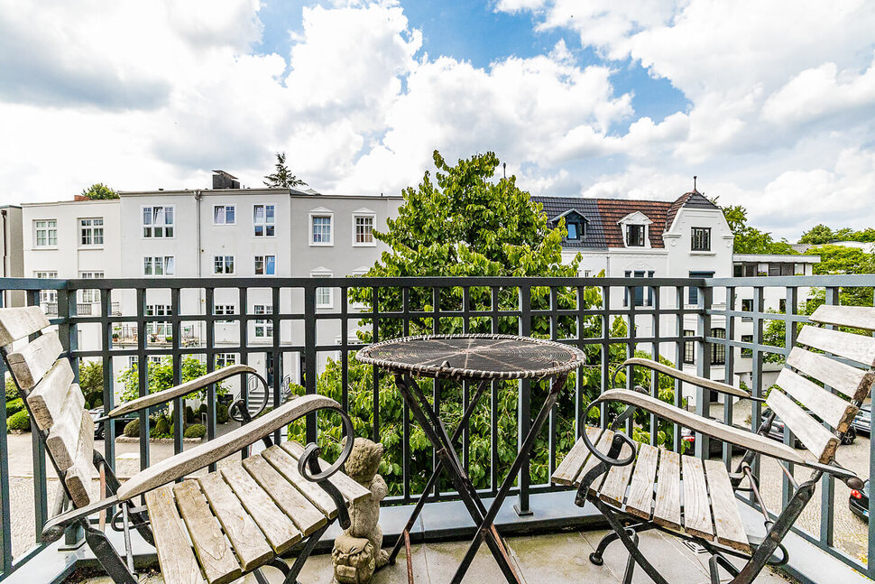 Piso con balcón con vistas a los tejados en el barrio de Hamburgo-Winterhude - Pisos amueblados de City-Wohnen
