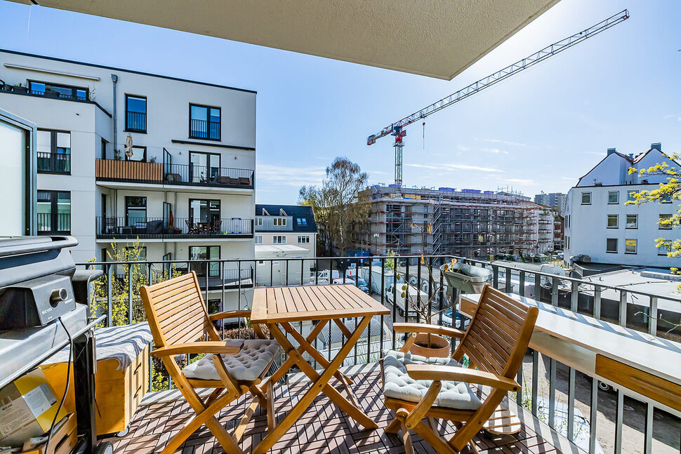 Amplio y soleado balcón en una buena ubicación residencial en el distrito de Hamburg-Stellingen - Pisos amueblados de City-Wohnen