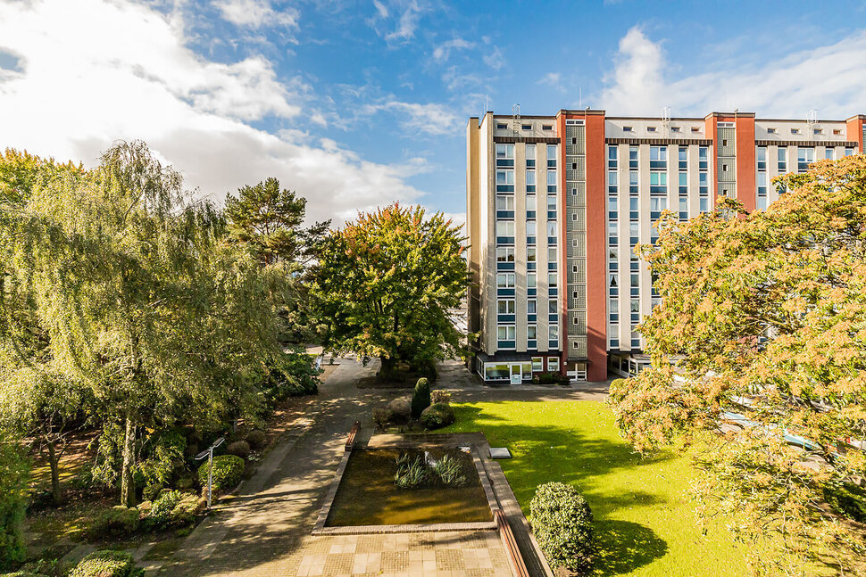 High-rise building in a green park in the Hamburg-Wandsbek district - Furnished apartments by City-Wohnen