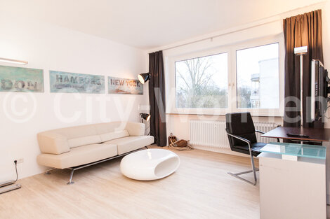 moeblierte Wohnung mieten in Hamburg Uhlenhorst/Schwanenwik. Wohnzimmer