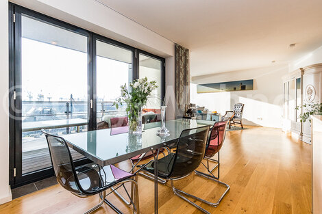 furnished apartement for rent in Hamburg St. Pauli/Bernhard-Nocht-Straße. living & dining