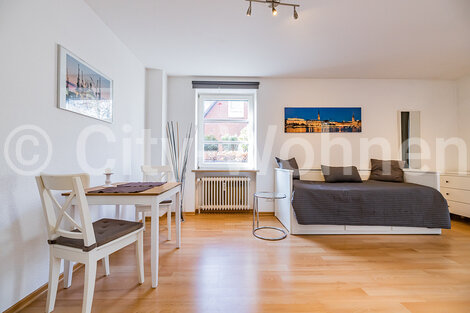 furnished apartement for rent in Hamburg Stellingen/Volksparkstraße. living & dining