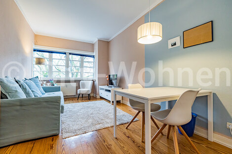 furnished apartement for rent in Hamburg Neustadt/Kornträgergang. living & dining